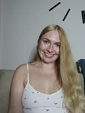 kisavixen - KisaVixen's free webcam - UK Sex Cams