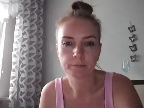 JenniferAlone webcam