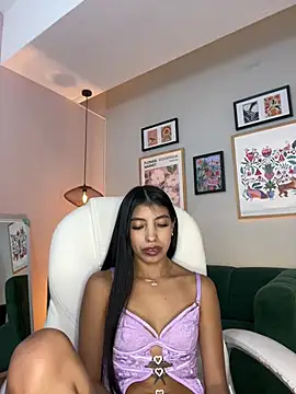 Tiffany_Low live cam on StripChat