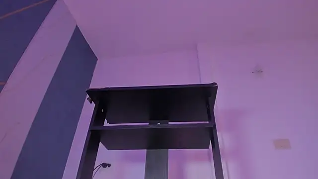 swt_kahia live cam on StripChat