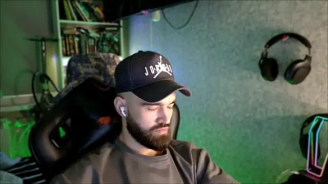 _Serious_Man webcam