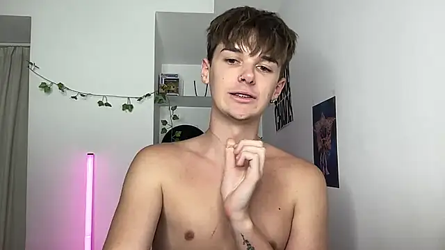YourMilkyGuy Live Webcam on Stripchat