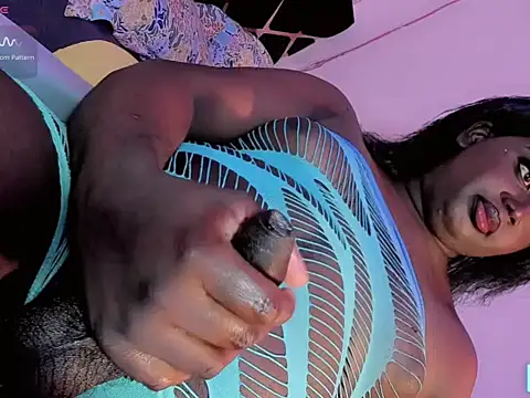 Hugemonsterblack live cam on StripChat