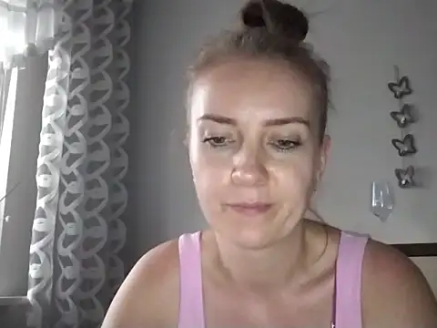 JenniferAlone webcam