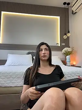 evelyn_hills webcam