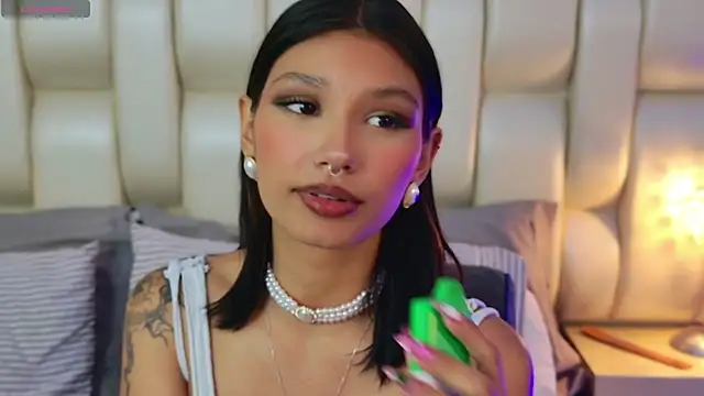 Mimi_Nyx webcam