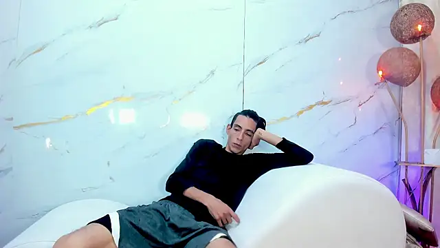 AmazingOrgasm webcam
