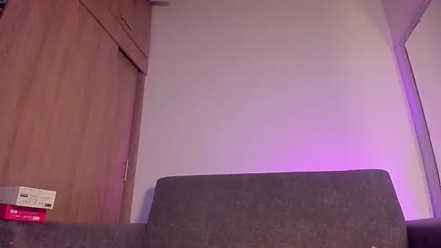 isa_kiss webcam