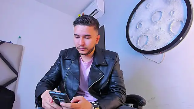 mike_257 - Mike_257's free webcam - UK Sex Cams