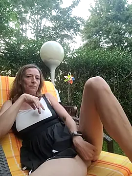 fraumueller (F milf) - Boobs close up in cam  🍒🍒