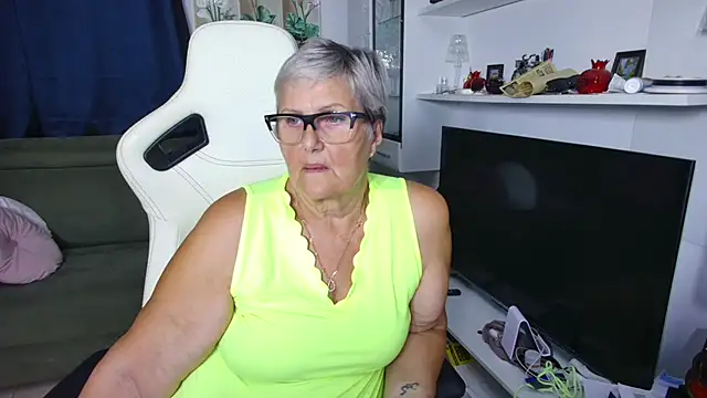 Selenna57 live cam on StripChat