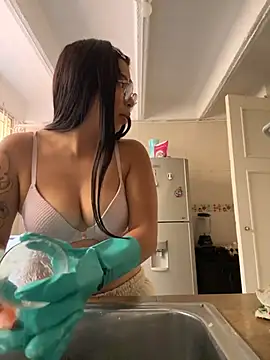 maaddyXXX live cam on StripChat