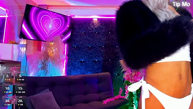 Queens_Wonders_Blonders webcam