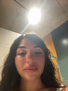 SilkyMira Live Webcam on Stripchat