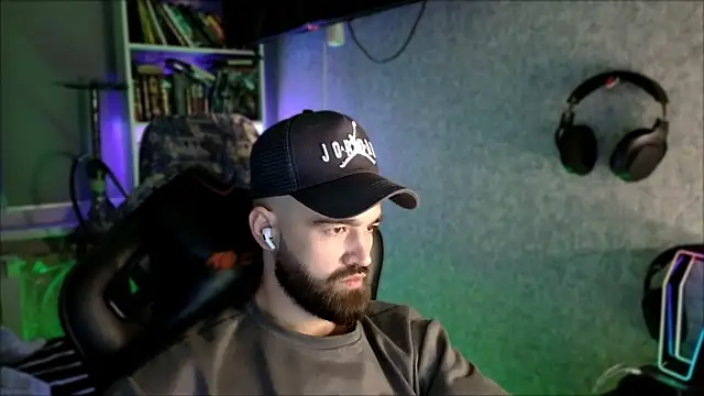 _Serious_Man webcam