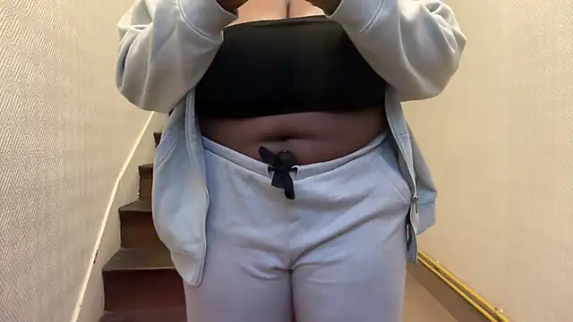 nanaisbackk webcam