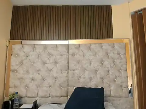pamela_blonde60857 webcam