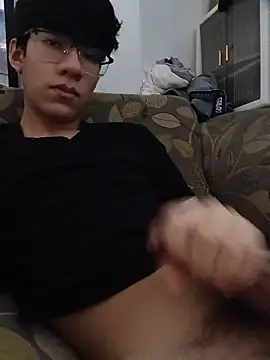 Lyan_lxc live cam on StripChat