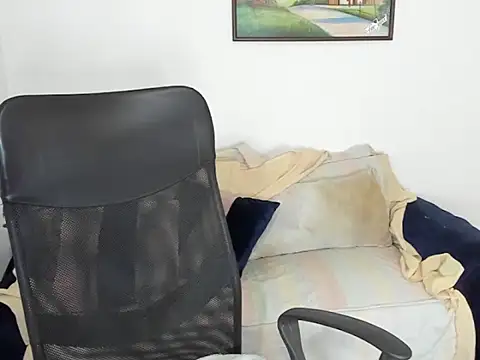 sarahlovexxv live cam on StripChat