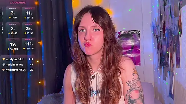 ViolettMo0n live cam on StripChat