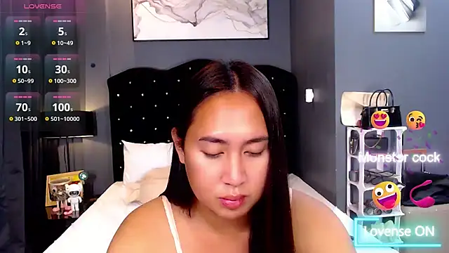 HOTTESTCANDYTS live cam on StripChat