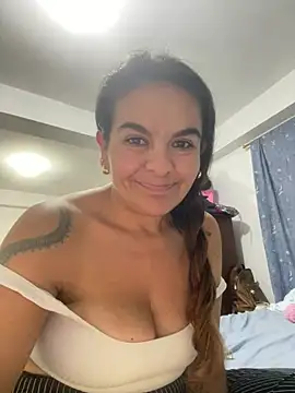 darla25 live cam on StripChat
