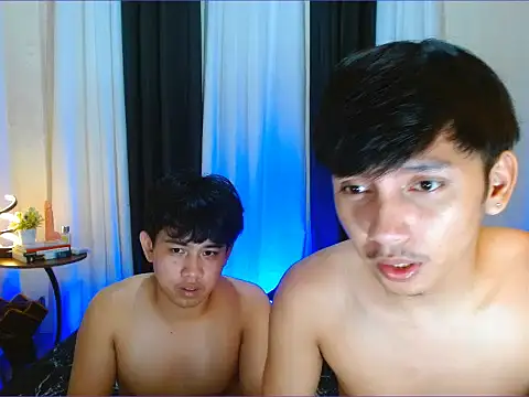 dylan_hardfucker live cam on StripChat