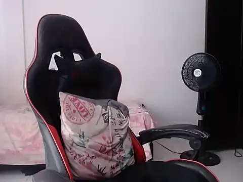 adriana_0312 - Adriana_0312's free webcam - UK Sex Cams