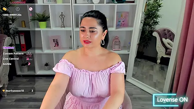 EmaBrownie live cam on StripChat