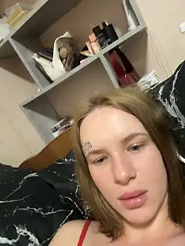 LeinaWoluers live webcam show