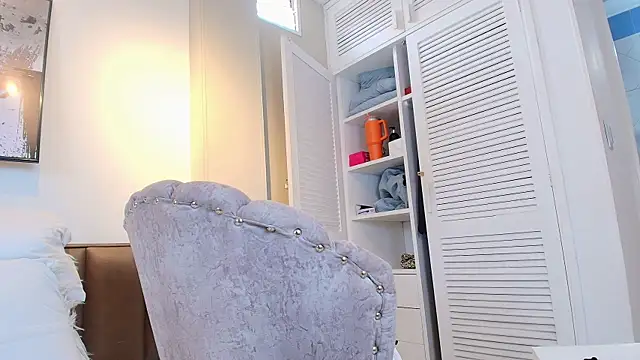 AlessandraLeroy webcam
