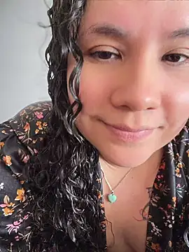 CurlyMilf_Vannexxxa webcam