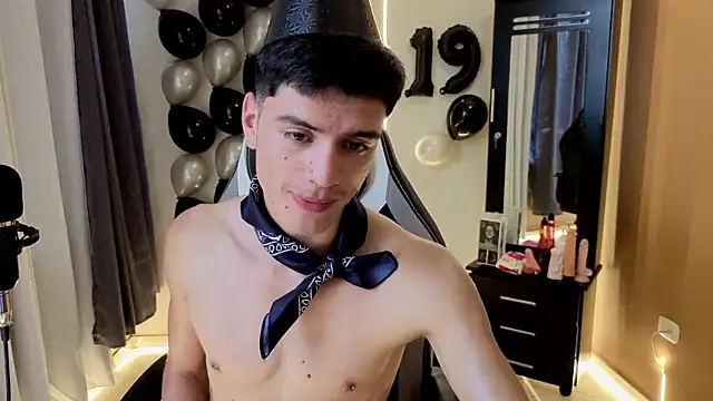 LeoTease webcam