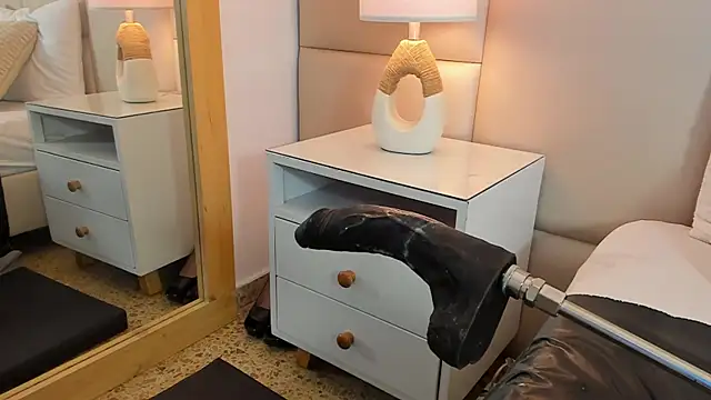 AntoniaRoss_ webcam