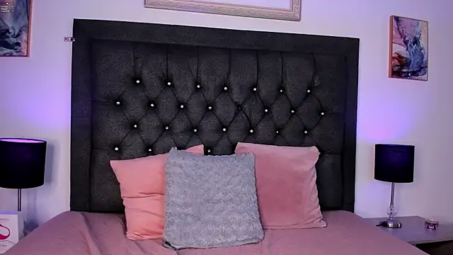 Mia_ink1111 webcam