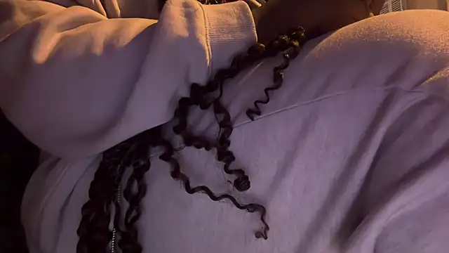 nanaisbackk live webcam show