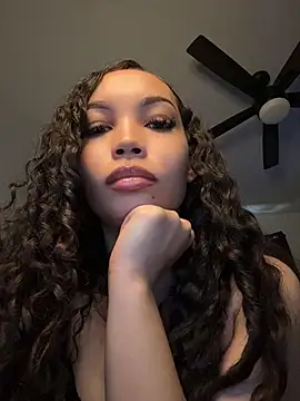 nikkiloveee webcam