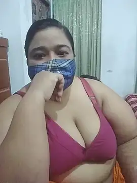 momo_loves webcam