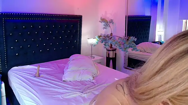 Juliieta_gray webcam
