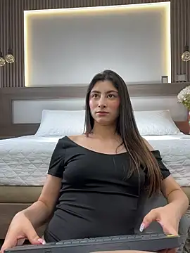 evelyn_hills live cam on StripChat