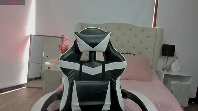 JadeBellee webcam