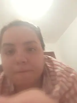 CurvyMia_XX webcam