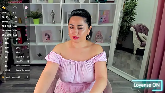 EmaBrownie live cam on StripChat