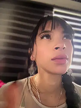 Sasha-firee live cam on StripChat