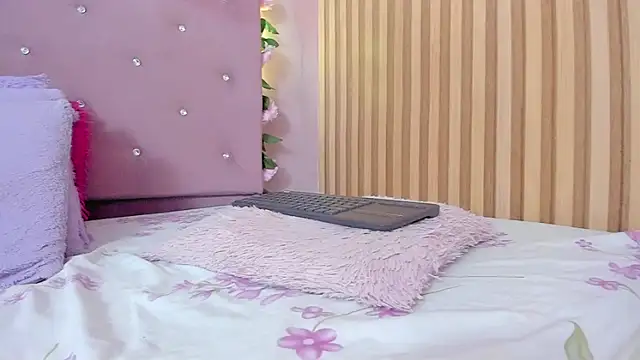 lovely__kiss__ webcam