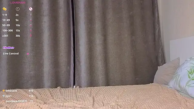 LitellyBella live cam on StripChat