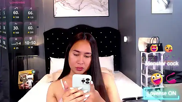 HOTTESTCANDYTS live sex cam
