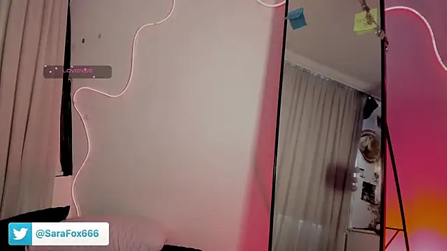 Sara_Foxx1 webcam