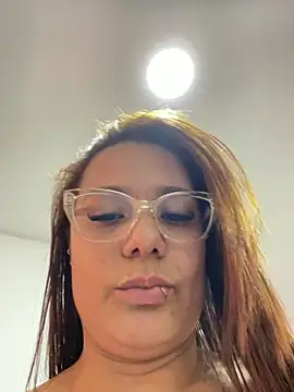 Pretty__Milf webcam