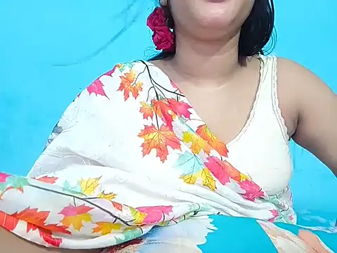 Adhiti_1 live cam on StripChat